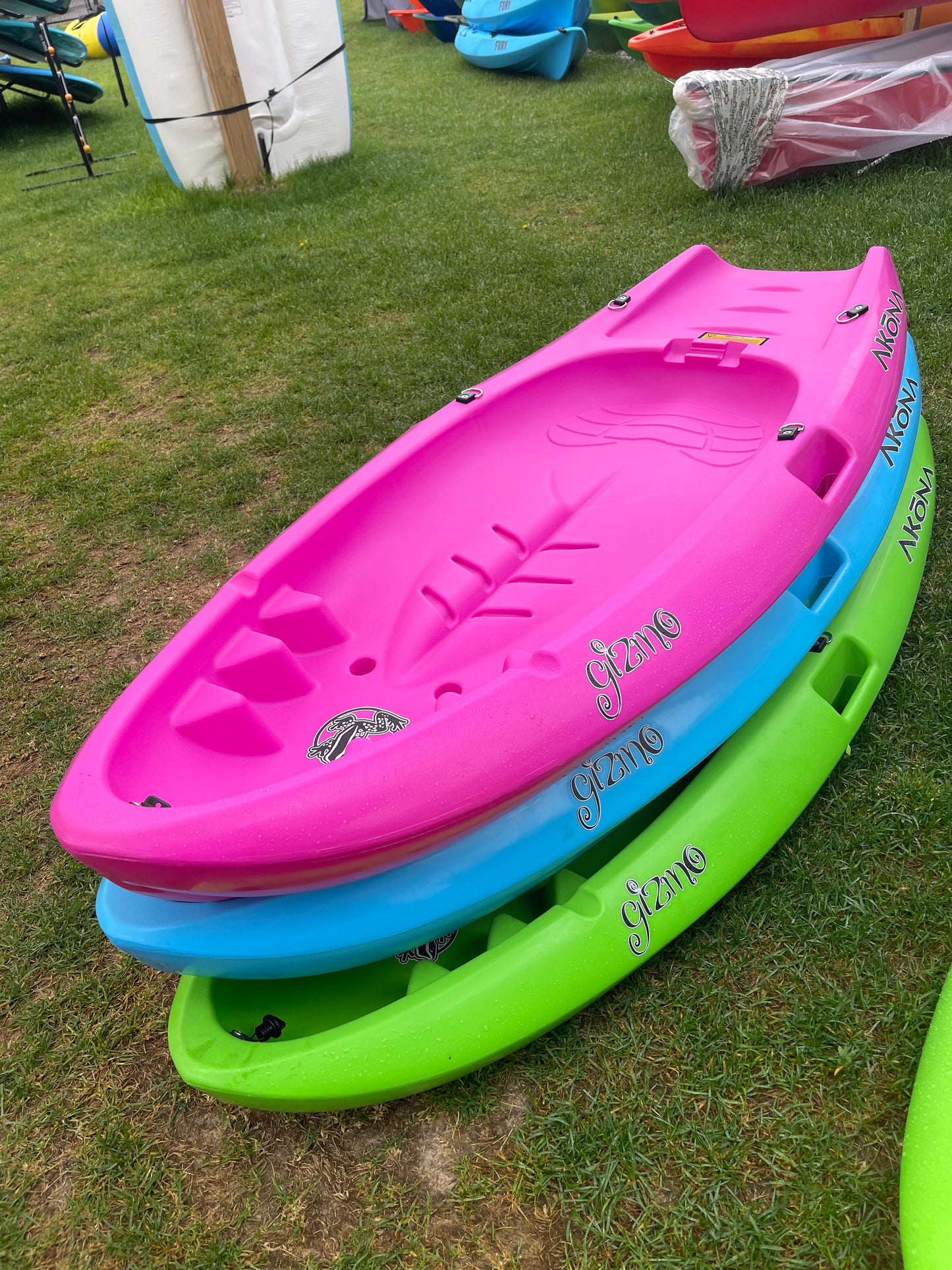 WHITE KNUC KAYAK GIZMO KIDS