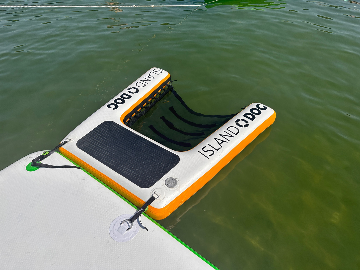 INFLATABLE ISLAND DOG RAMP