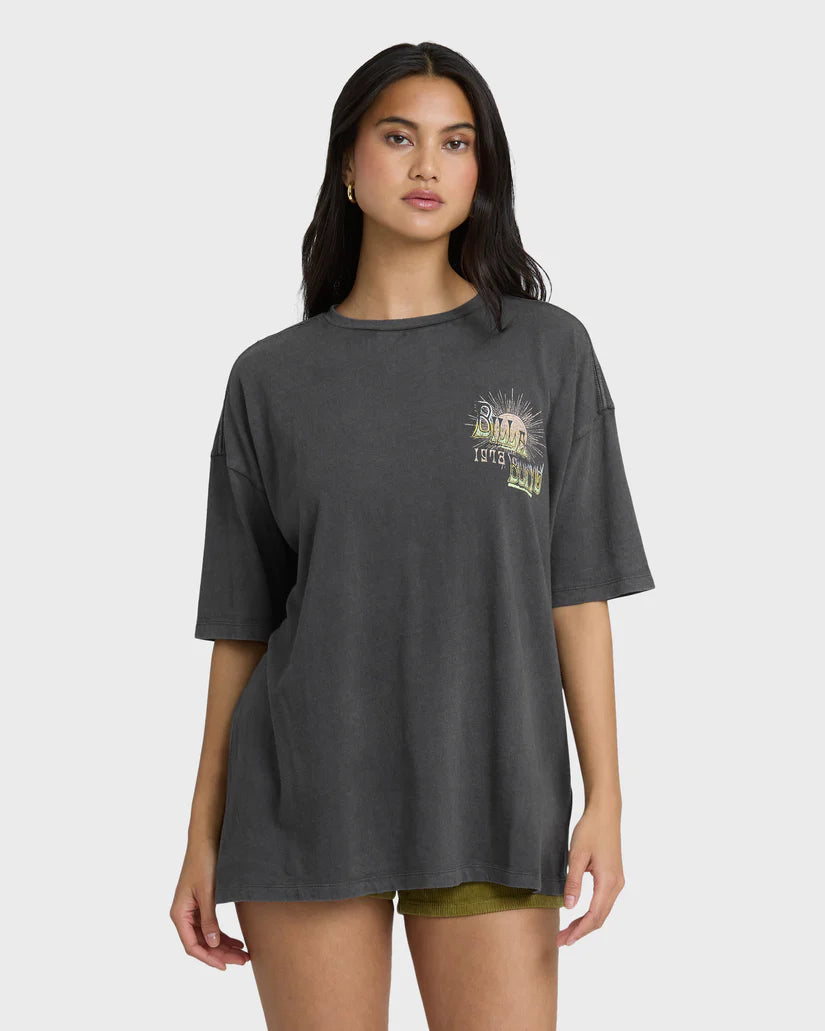 SUN CHASING TEE